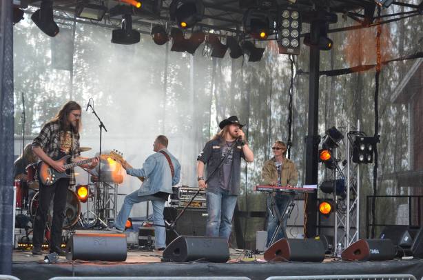 Crossfyre taking care of business at Rockin' by the River