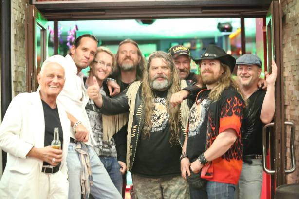 Hanging with some fine folks on the Reeperbahn