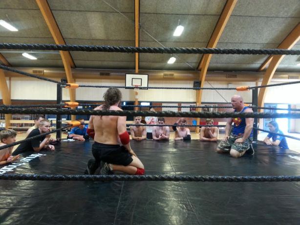 Showing the ropes to the students with top Danish wrestler Chaos