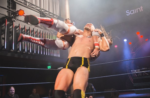 Vendetta catches me in a Samoan Drop (photo: Marko Simonen)